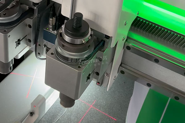 得馬F11高速裁切機(jī)細(xì)節(jié)