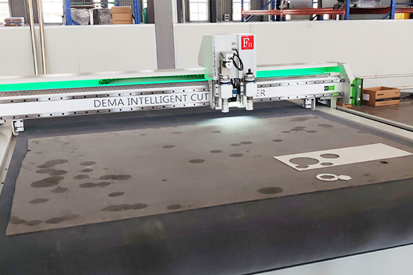 得馬裁切機(jī)臺(tái)面毛氈