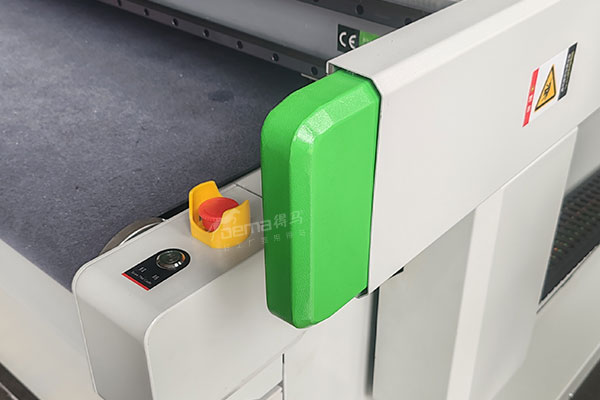 得馬F11高速裁切機(jī)一鍵掃碼按鈕